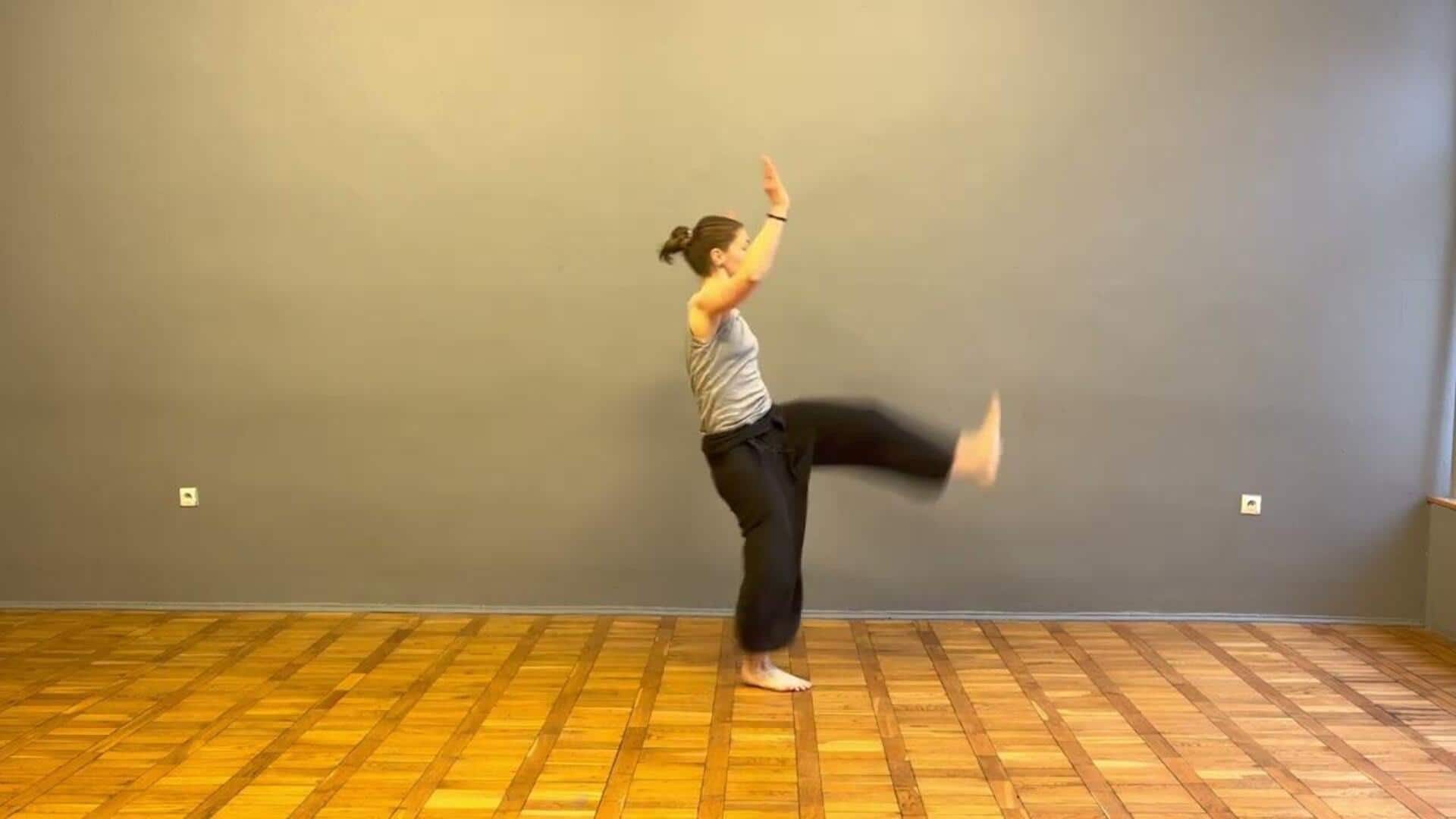 เพิ่มความยืดหยุ่นด้วยท่าออกกำลังกายคาลาริ ลันจ์