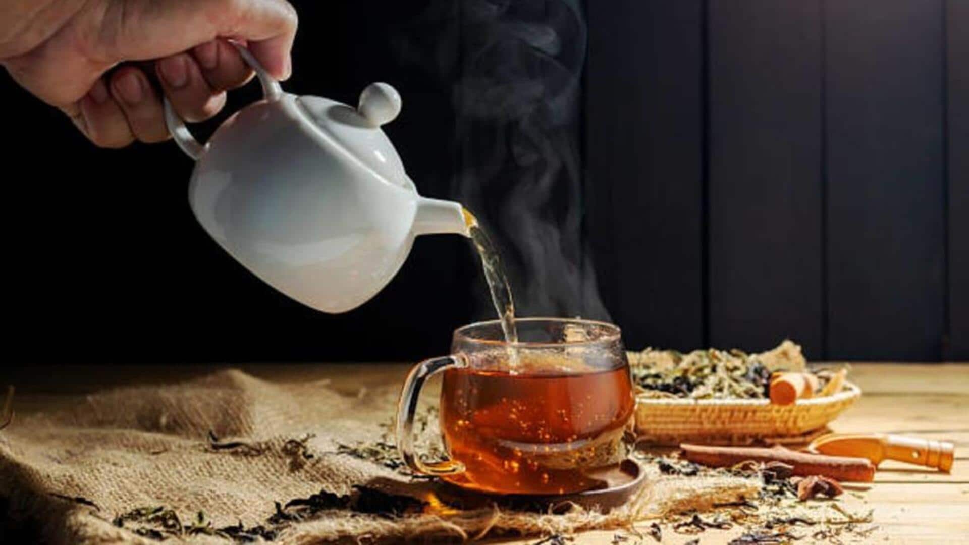 5 วิธีดื่มชาสมุนไพรเพื่อรักษาระดับความชุ่มชื้นในร่างกาย