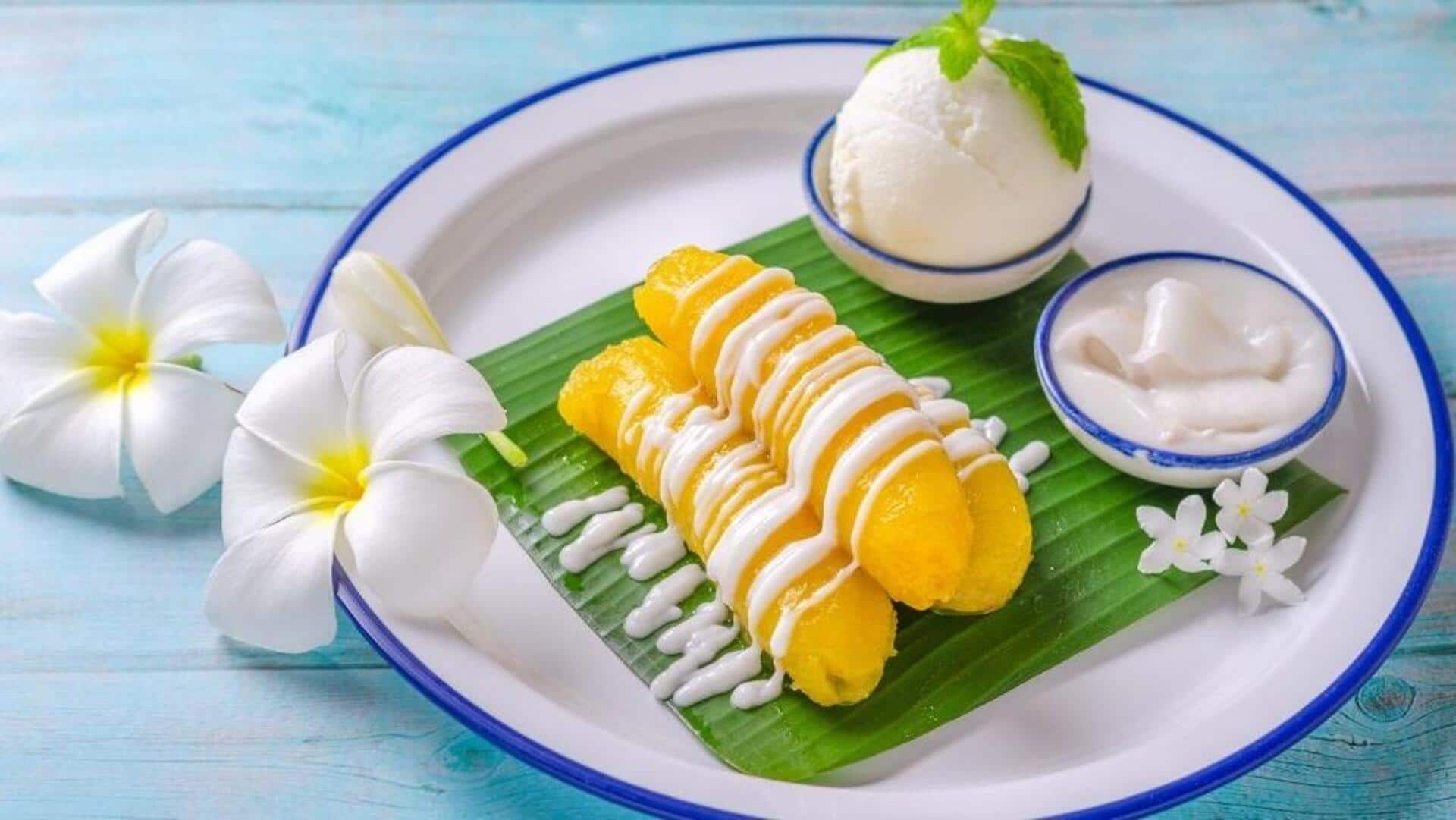 ขนมไทยแป้งข้าวเหนียวในน้ำเชื่อมหอมมะพร้าวและน้ำตาลปี๊บ