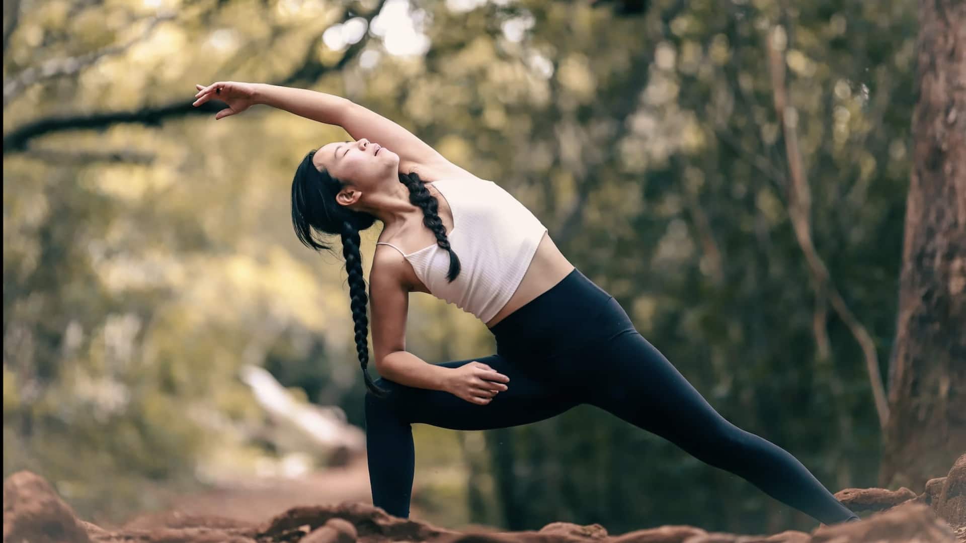 โยคะบีชนูโกสต์: การเคลื่อนไหวทรงพลังเพื่อสุขภาพและสมาธิ