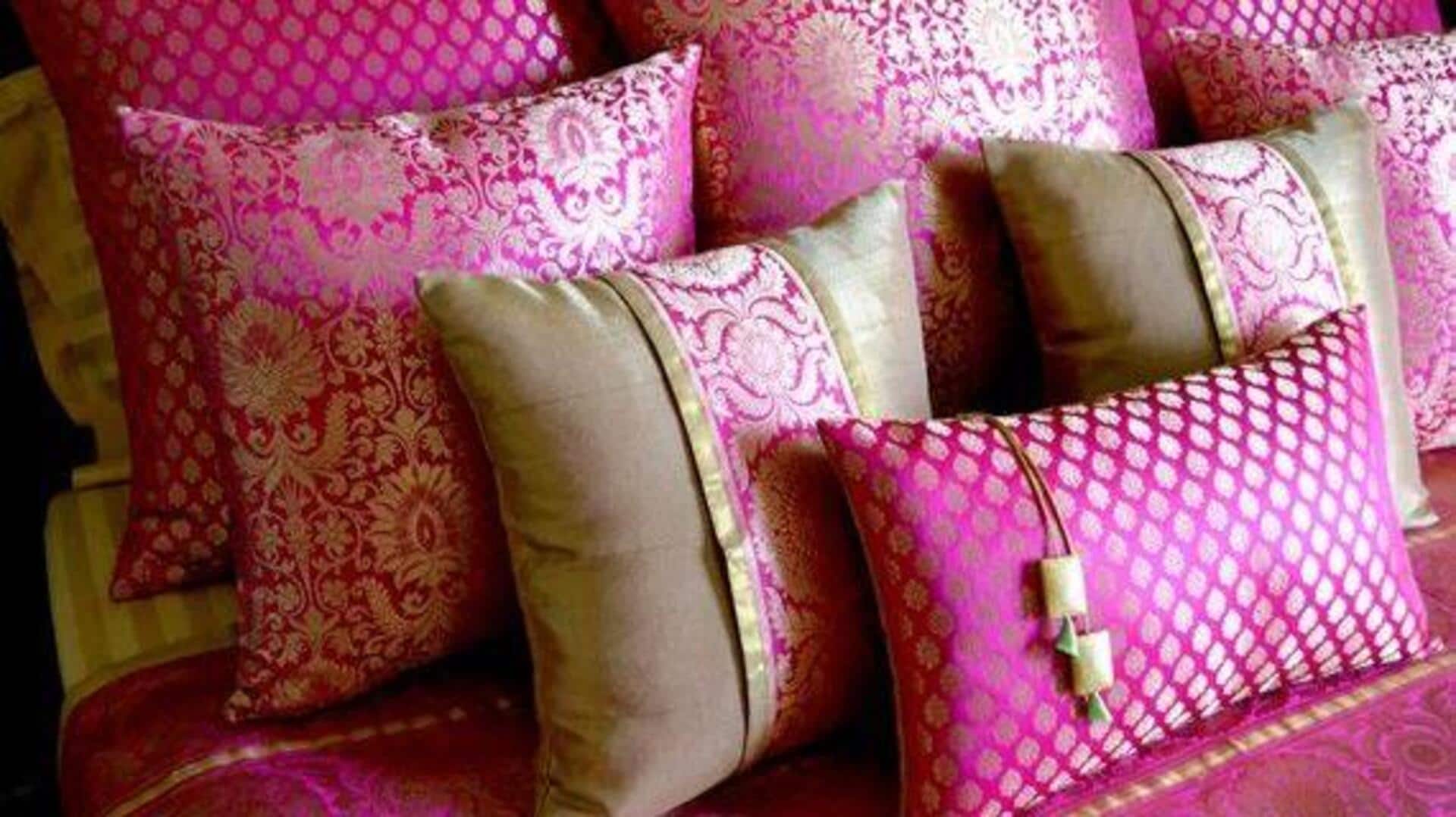 เปลี่ยนผ้าซารีเก่าเป็นปลอกหมอนอิงสุดชิค