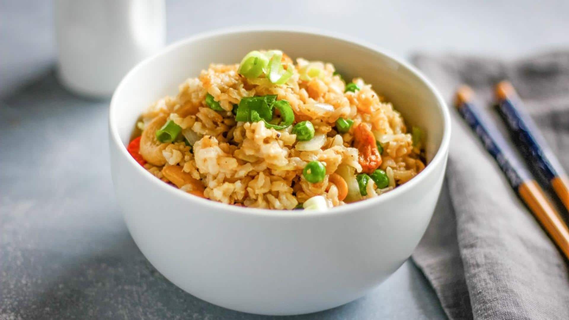 ข้าวผัดสับปะรดกับเม็ดมะม่วงหิมพานต์ ข้าวผัดสับปะรดกับเม็ดมะม่วงหิมพานต์
