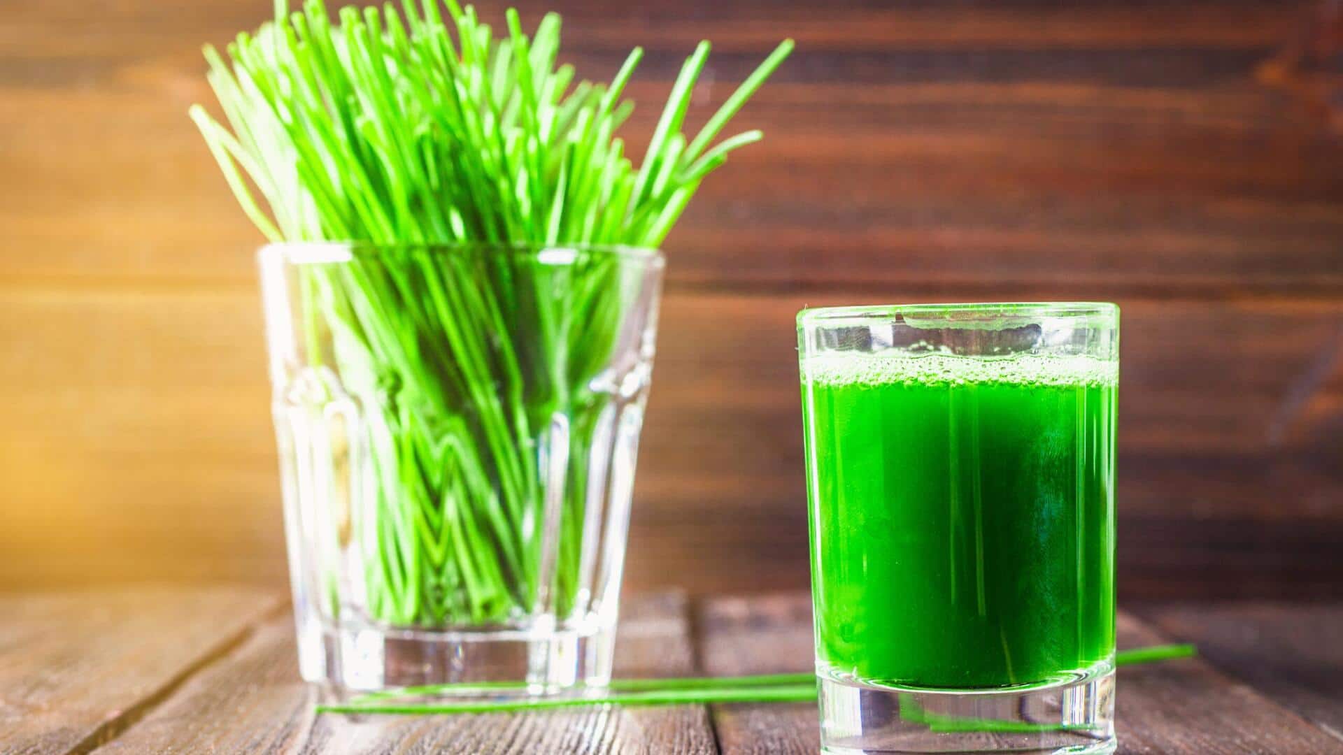 ประโยชน์ของวีทกราสเพื่อผิวกระจ่างใสและผิวแพ้ง่ายที่สงบขึ้น