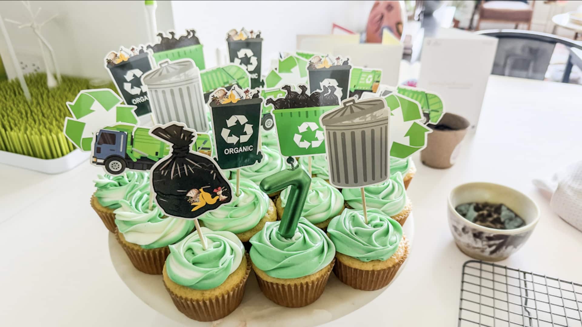 ไอเดียรีไซเคิลเค้กบอร์ดหลังงานเลี้ยง