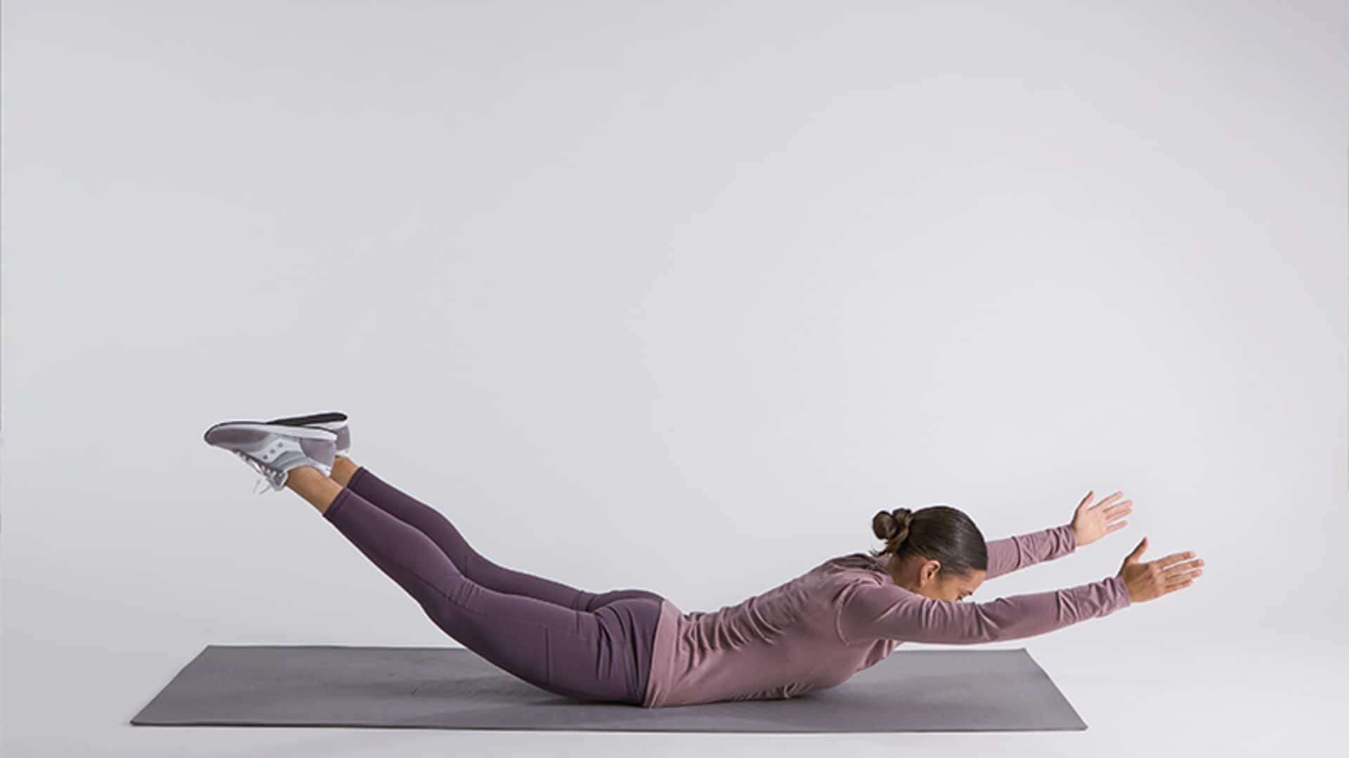 ออกกำลังกายด้วยท่าซูเปอร์แมน เพื่อกล้ามหลังที่แข็งแรง