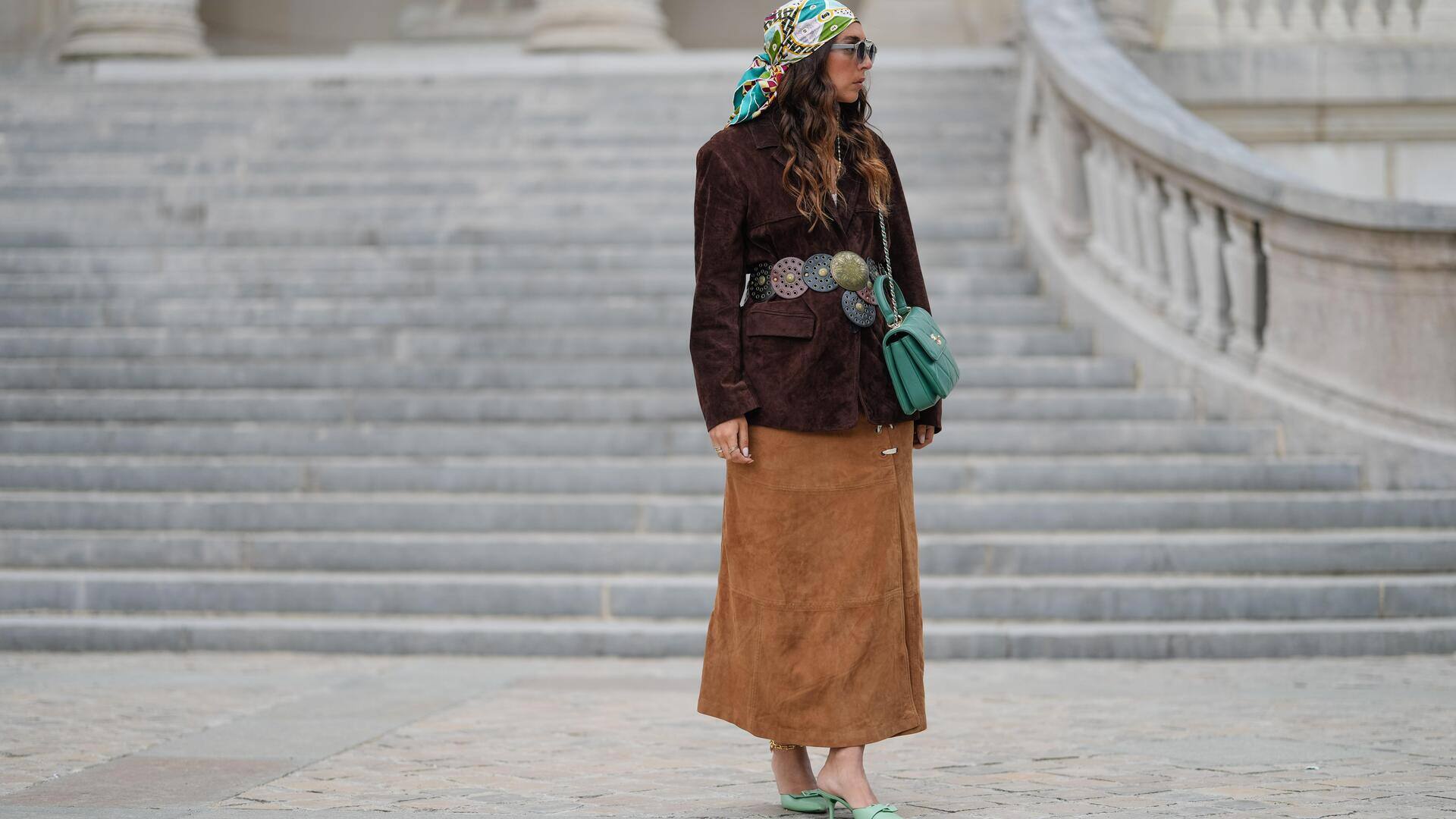 5 สไตล์ที่แมตช์ได้ลงตัวกับกระโปรงผ้าลูกฟูกยาว