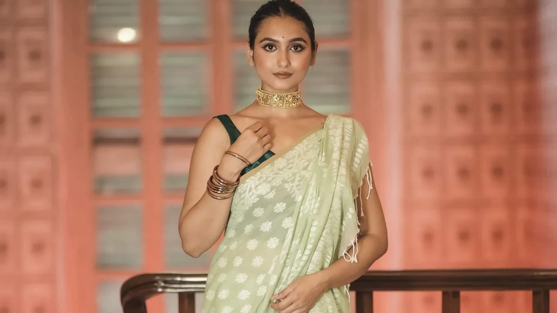 5 สไตล์ที่เข้ากันได้ดีกับผ้าซารีจัมดานี