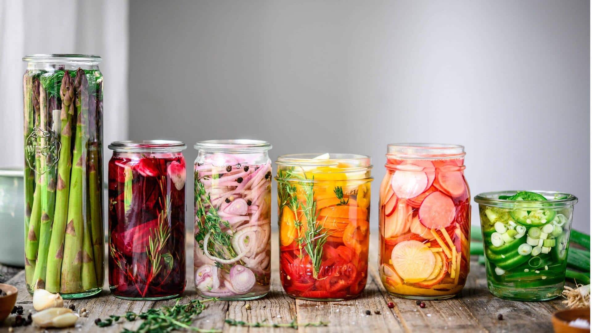 เพิ่มสีสันให้มื้ออาหารด้วยผักดองด่วนทำเอง