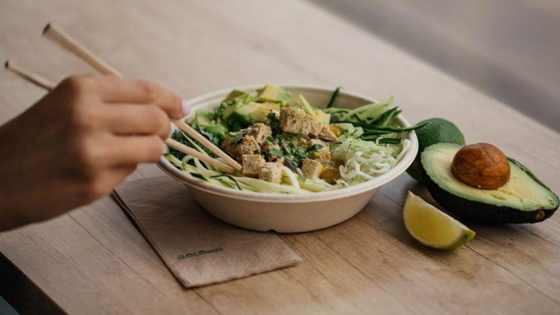 น้ำสลัดครีมถั่วลิสงสำหรับสลัดบะหมี่ซูกินี