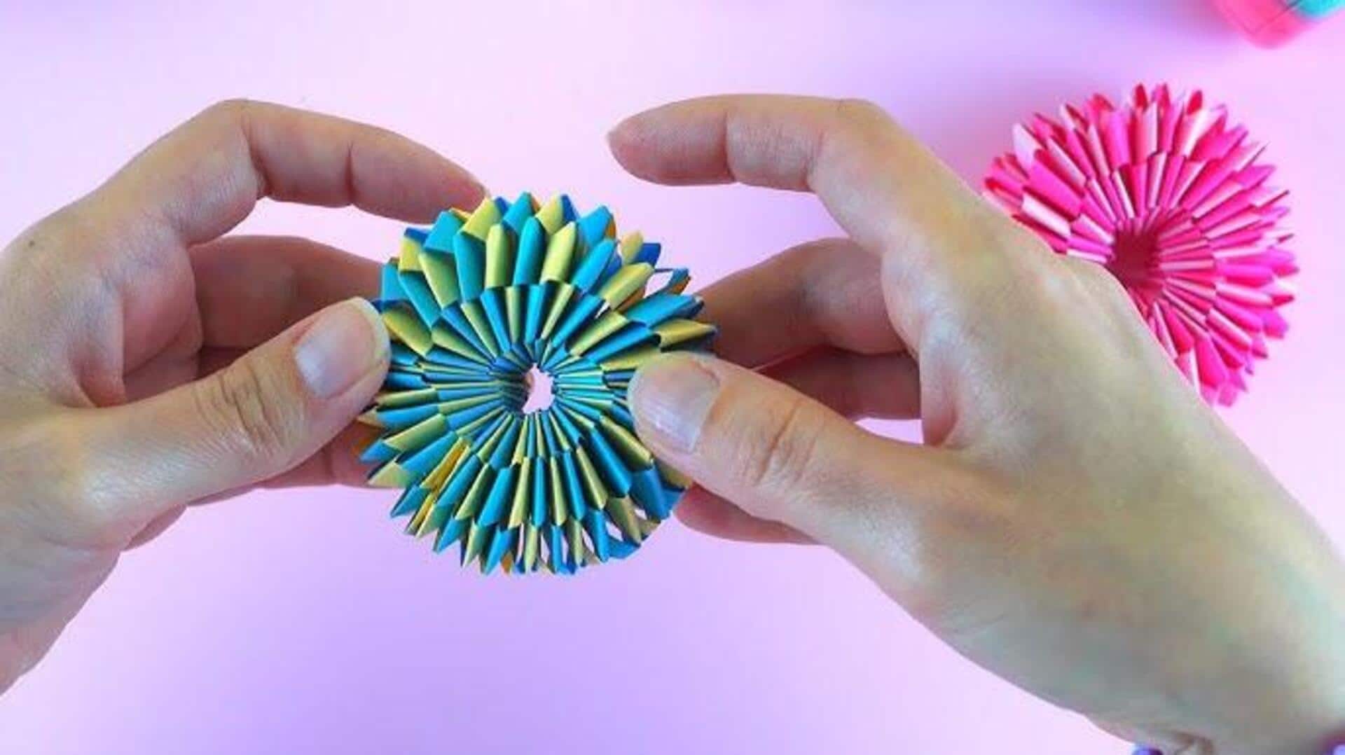 ผ่อนคลายความเครียดด้วยการพับกระดาษออริกามิ