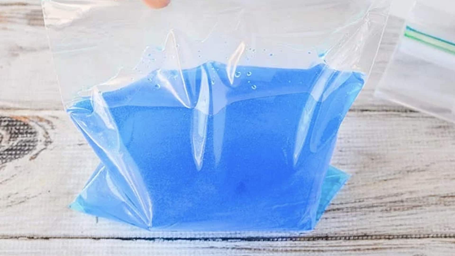 ทำถุงน้ำแข็งง่ายๆ ด้วยน้ำและถุงซิป