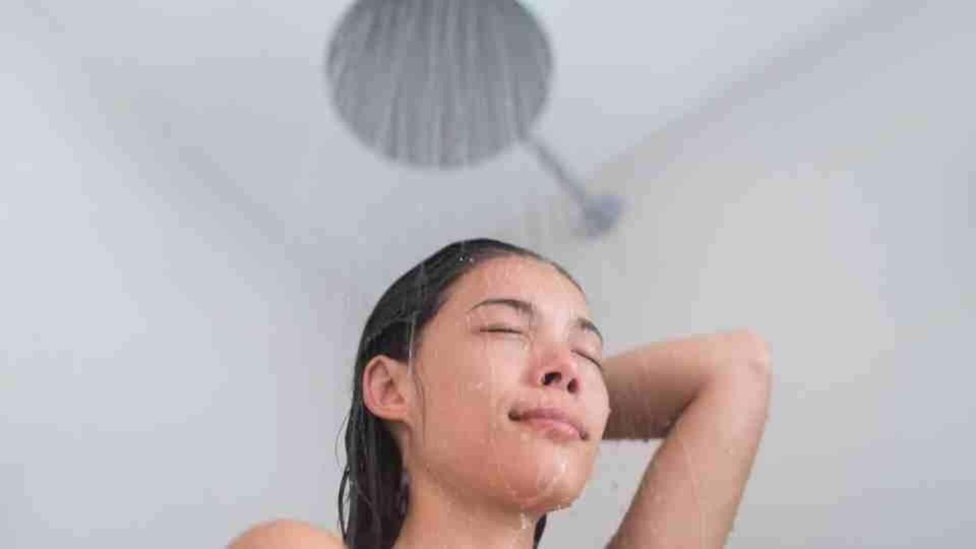 อาบน้ำอย่างมีสติ: 5 ขั้นตอนสู่เช้าที่ไร้ความเครียด อาบน้ำอย่างมีสติ: 5 ขั้นตอนสู่เช้าที่ไร้ความเครียด