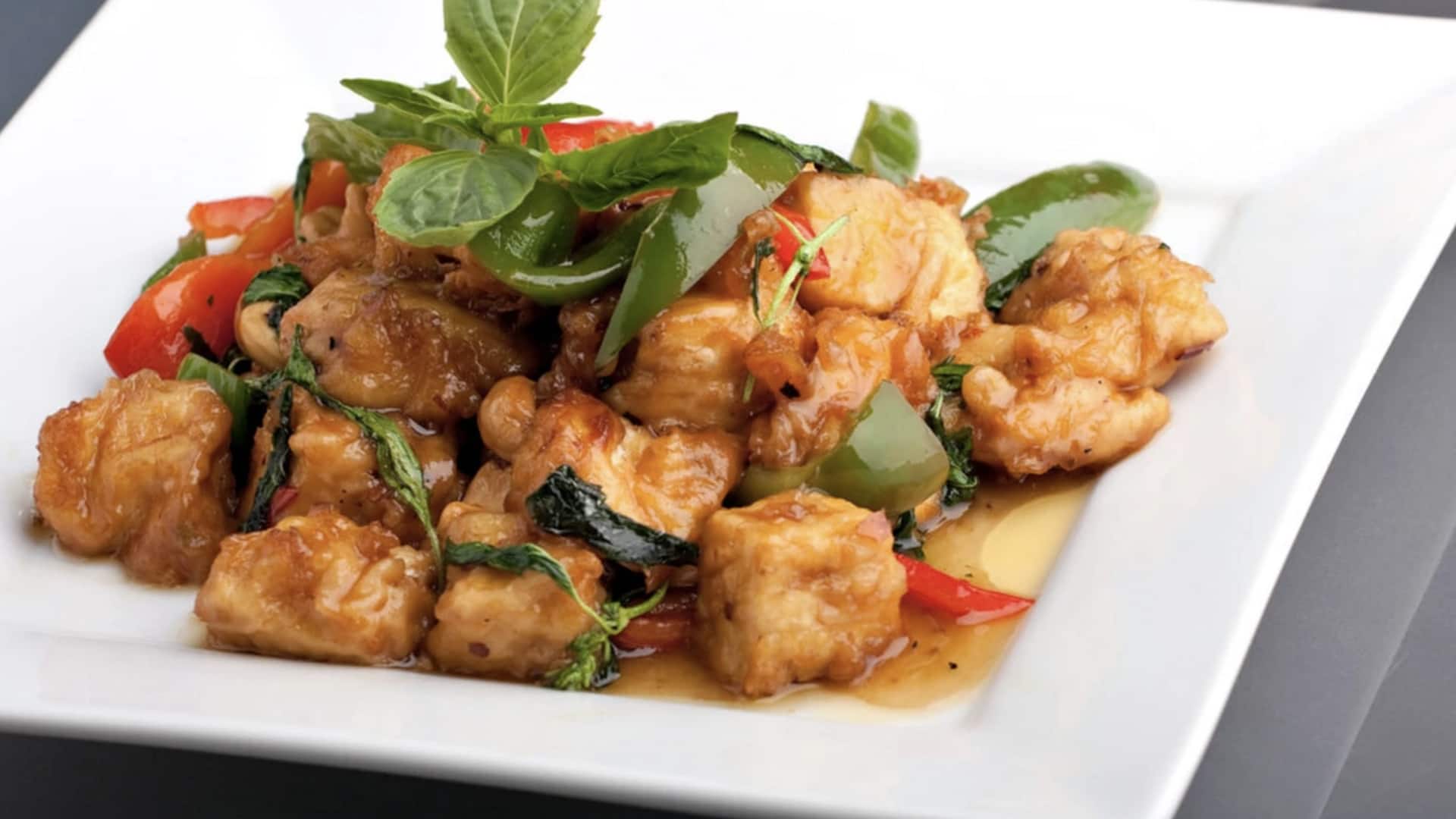 ผัดเต้าหู้ใบโหระพาแสนอร่อย ผัดเต้าหู้ใบโหระพาแสนอร่อย
