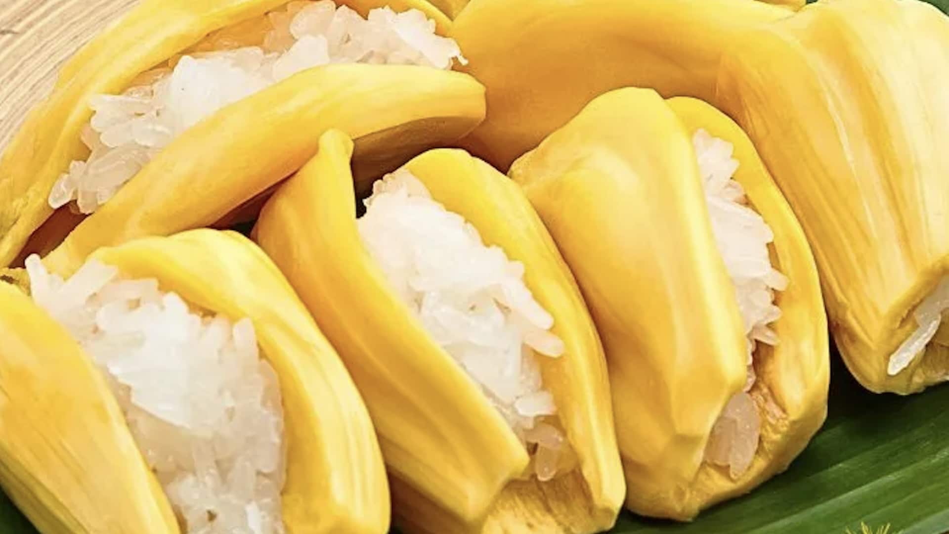 ข้าวเหนียวมูนหมักกับหน้าขนุนและงา