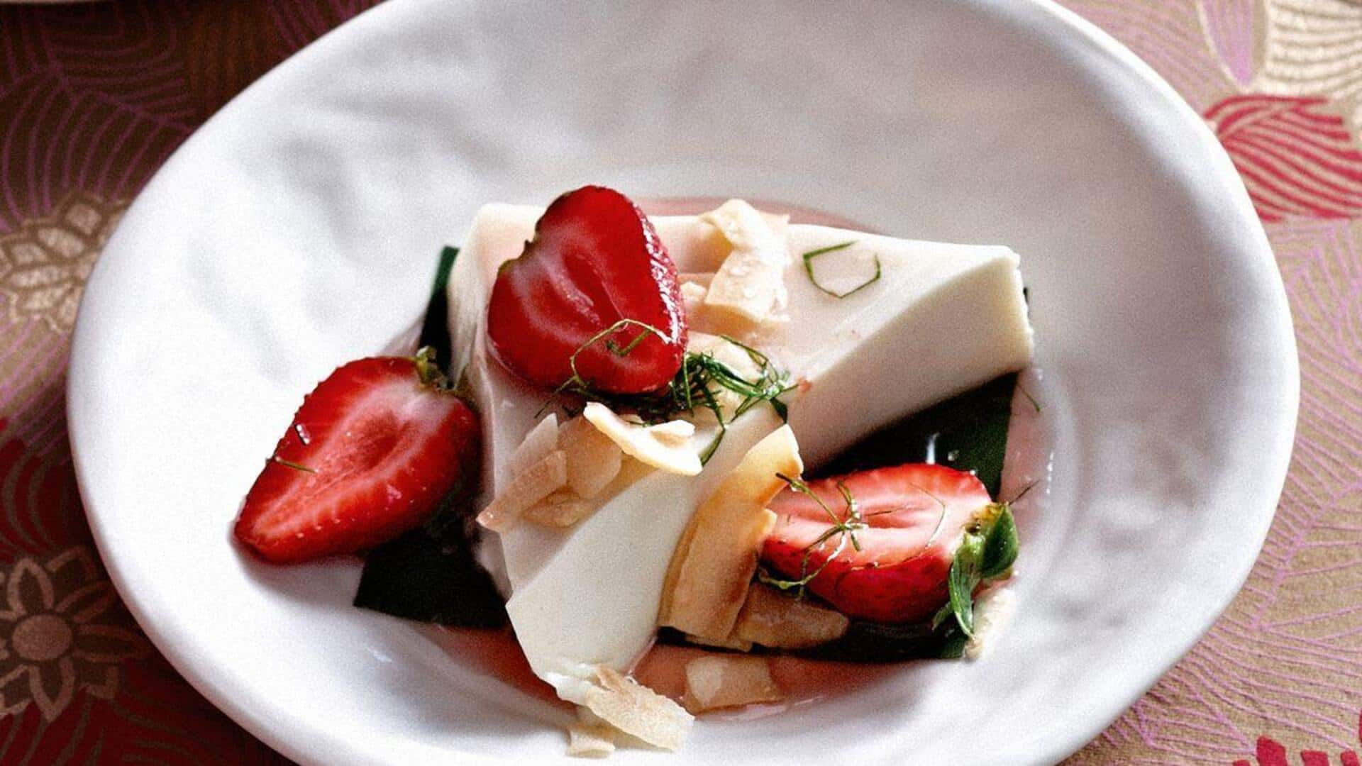 ข้าวพุดดิ้งมะกรูดหอมมัน ราดด้วยครีมมะพร้าวเข้มข้น