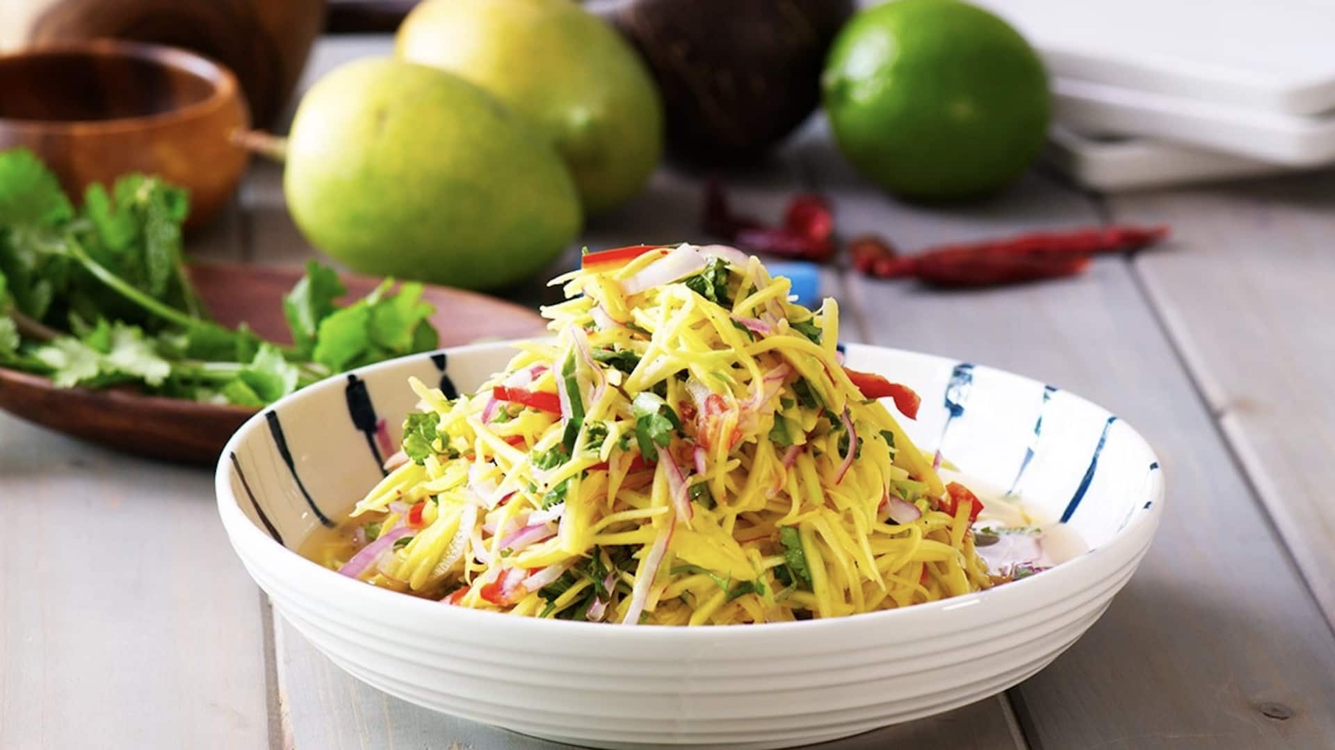 สลัดมะม่วงเปรี้ยวสดใหม่ รสแซ่บถึงใจ สลัดมะม่วงเปรี้ยวสดใหม่ รสแซ่บถึงใจ