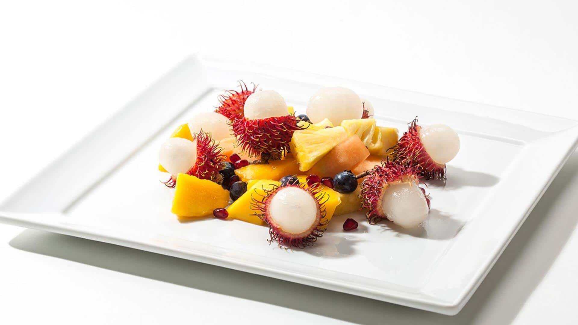 สลัดเงาะรมควัน: เมนูมังสวิรัติรสชาติกลมกล่อม