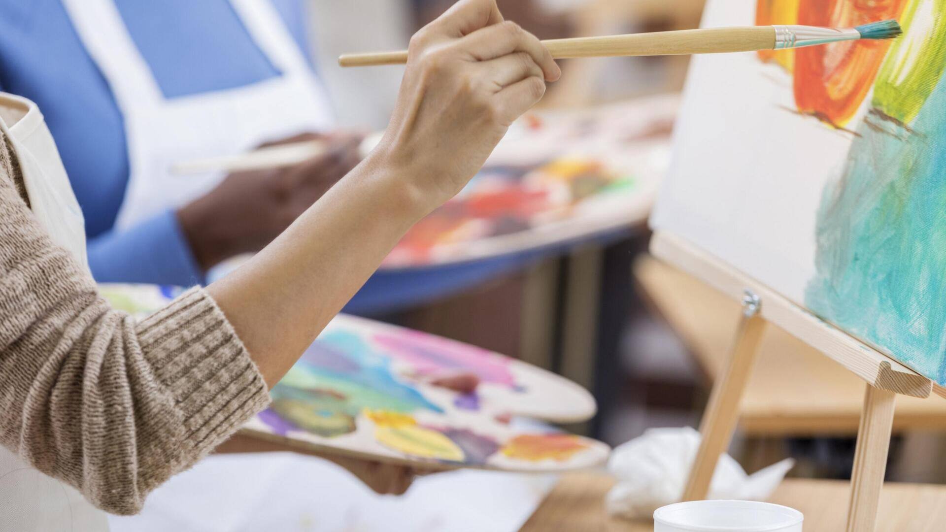 ผ่อนคลายความเครียดด้วยการวาดภาพสีสันสดใส