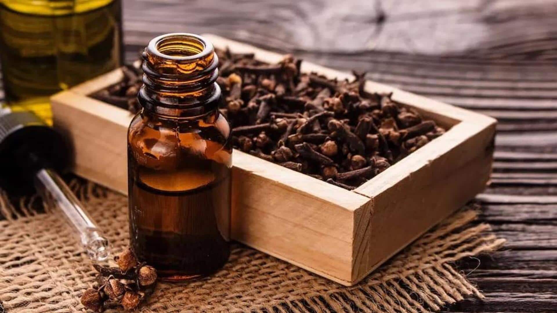 น้ำมันกานพลู: คุณสมบัติต้านการอักเสบสำหรับผิวที่เป็นสิวง่าย