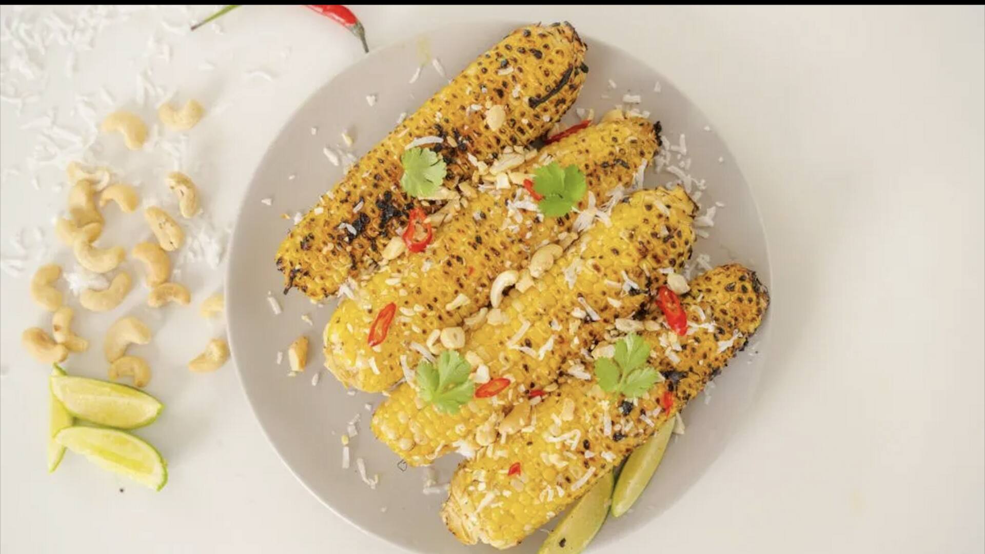 ข้าวโพดอ่อนย่างกระทะกับใบมะกรูด เมนูหอมอร่อยแบบไทย