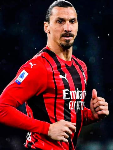 Zlatan Ibrahimovic signs new Milan deal