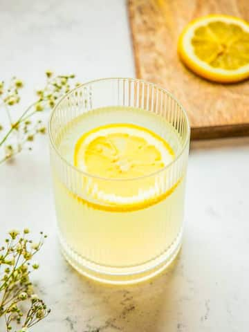 Refreshing lemon drinks for summer