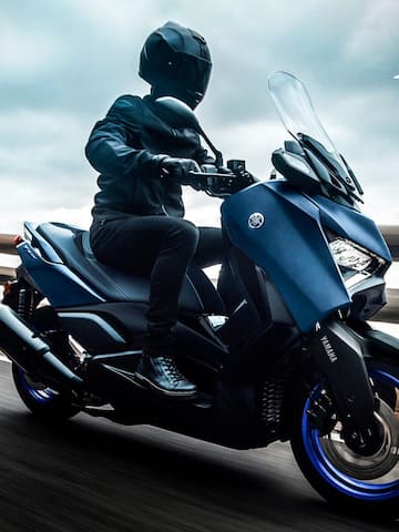 2023 Yamaha XMAX 300 breaks cover