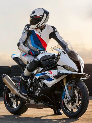 2023 BMW S 1000 RR goes official