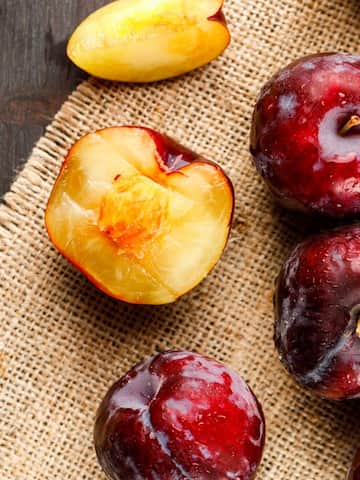 5 reasons to include plums in your diet