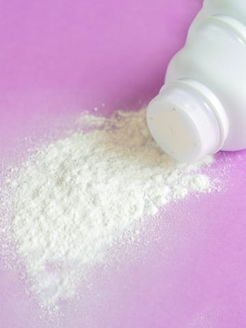 5 uses of talcum powder