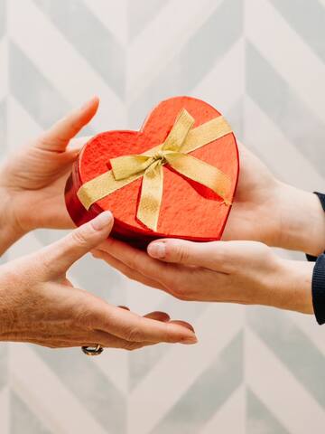 V-day: 5 financial gifts for your love