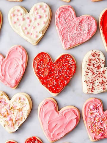 5 ways to celebrate Valentine’s Day with your BFFs