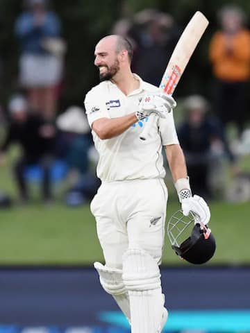 Mitchell's 81 guides NZ to triumph