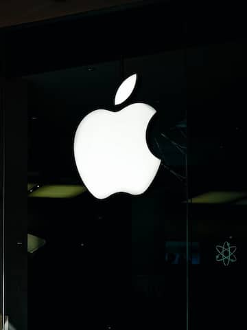 Apple fires employees from retail team