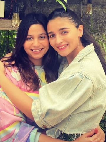 Alia gifts two flats to sister Shaheen