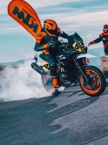 2023 KTM 890 SMT revealed