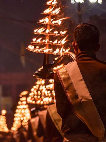 वाराणसी घूमने जाएं तो इन 5 प्रसिद्ध स्थलों का जरूर करें रुख