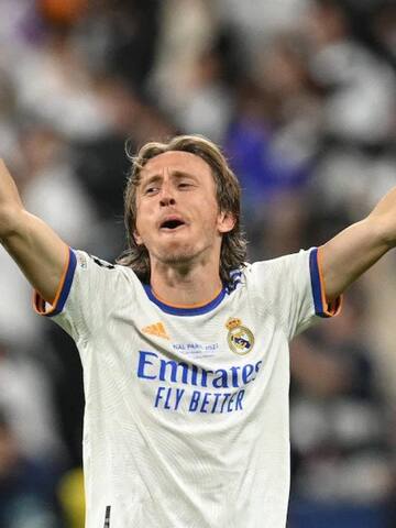 Luka Modric extends Real Madrid contract