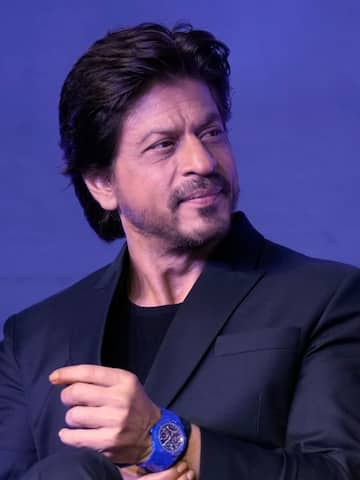 Injured SRK undergoes minor surgery