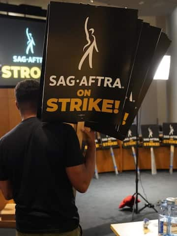 SAG-AFTRA establishes strike rules