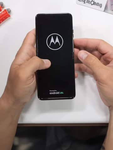 Motorola RAZR 40 Ultra durability tested