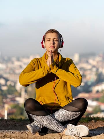 Benefits of meditating with music