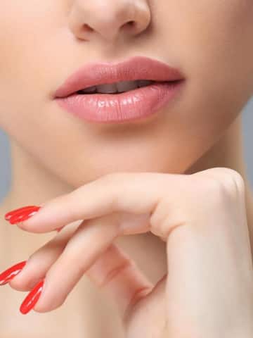 5 home remedies to lighten dark lips