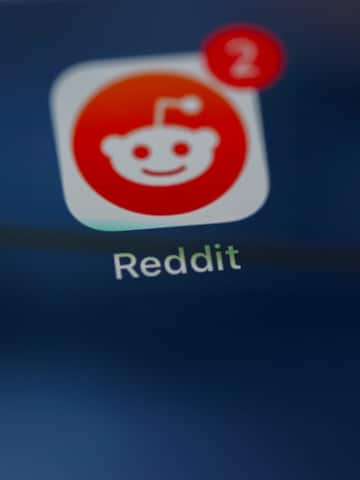 Reddit begins moderator rewards program