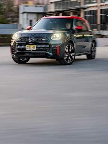 MINI John Cooper Works Countryman debuts