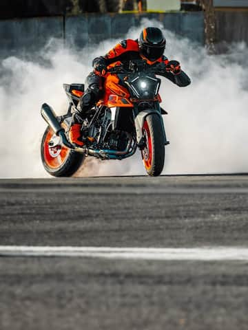 2024 KTM 990 Duke revealed