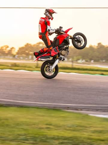 Ducati Hypermotard 698 Mono breaks cover