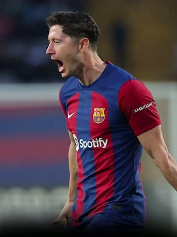 Lewandowski scripts unique La Liga feat