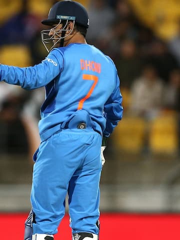 Dhoni's number 7 jersey retired by BCCI